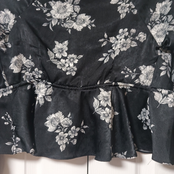 Revolve Donna Mizani Kiara Floral Print Cropped Top - Picture 5 of 7